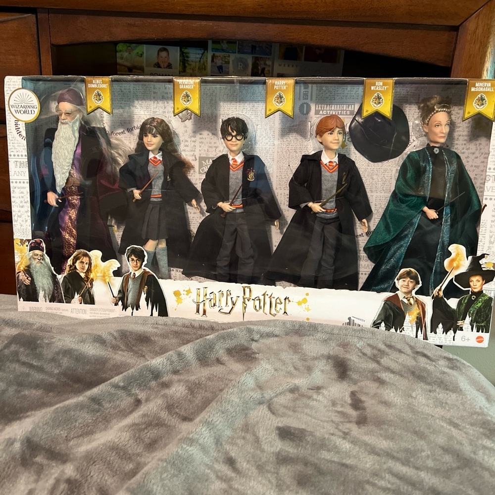 Warner Bros. Harry Wizard Dolls Set - Black, Gray, Red